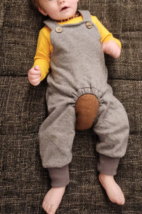 Diaper-free knitted dungarees 