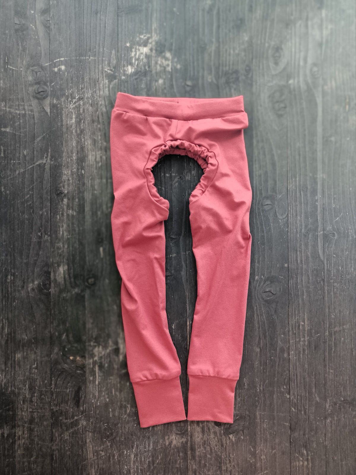 Individual pieces of holding trousers 