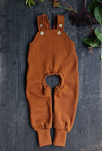 Diaper-free knitted dungarees 