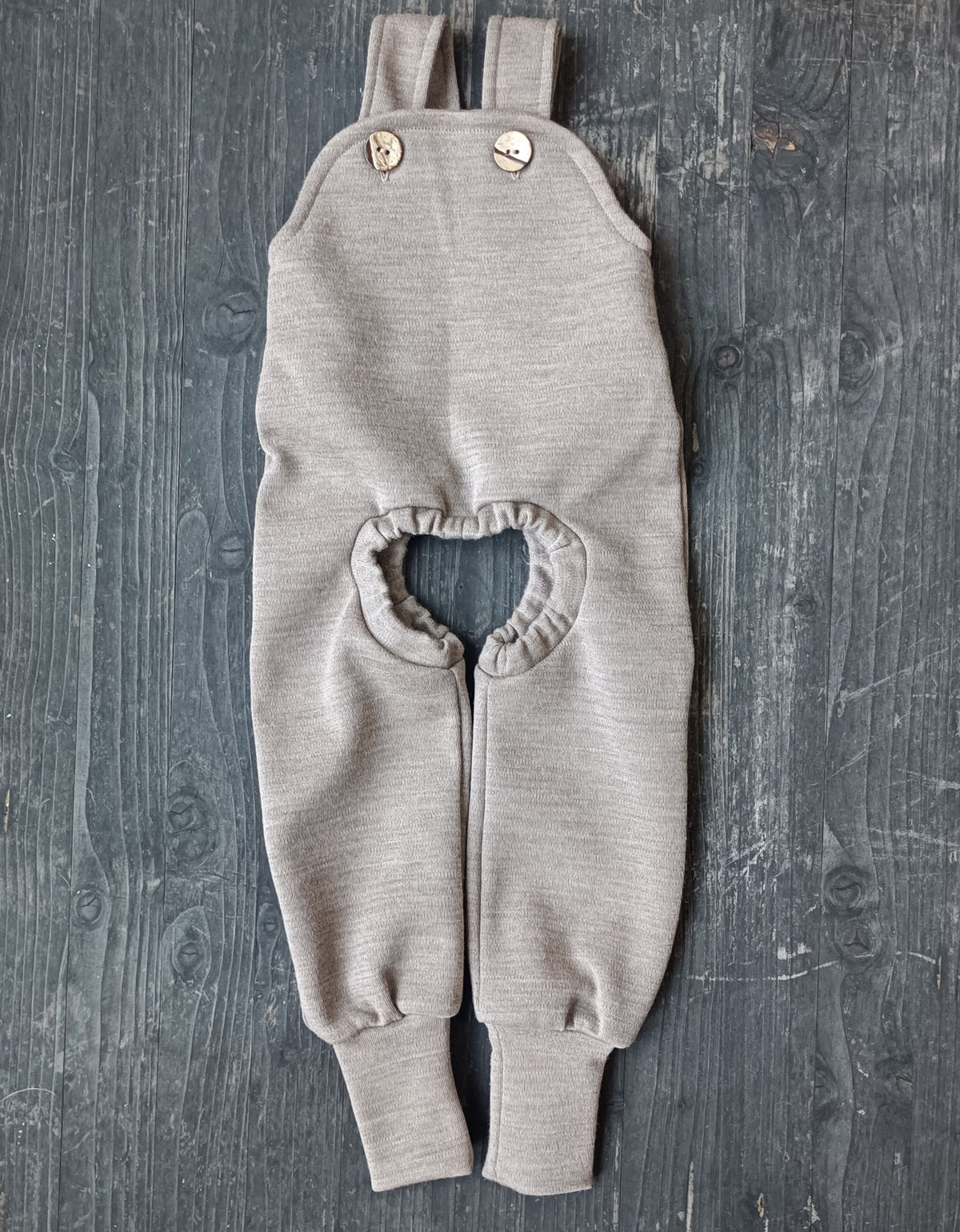 Diaper-free knitted dungarees 