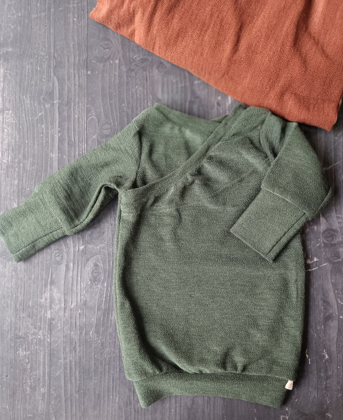 Diaper free sweater 