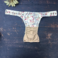 Retaining diaper “rose hip elves” 